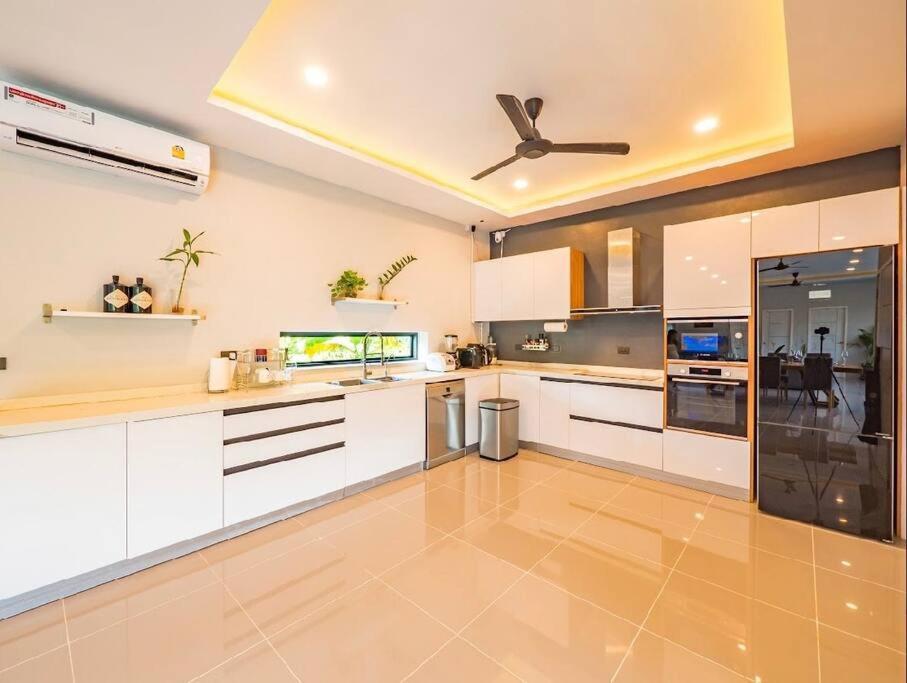 Villa Pariya *